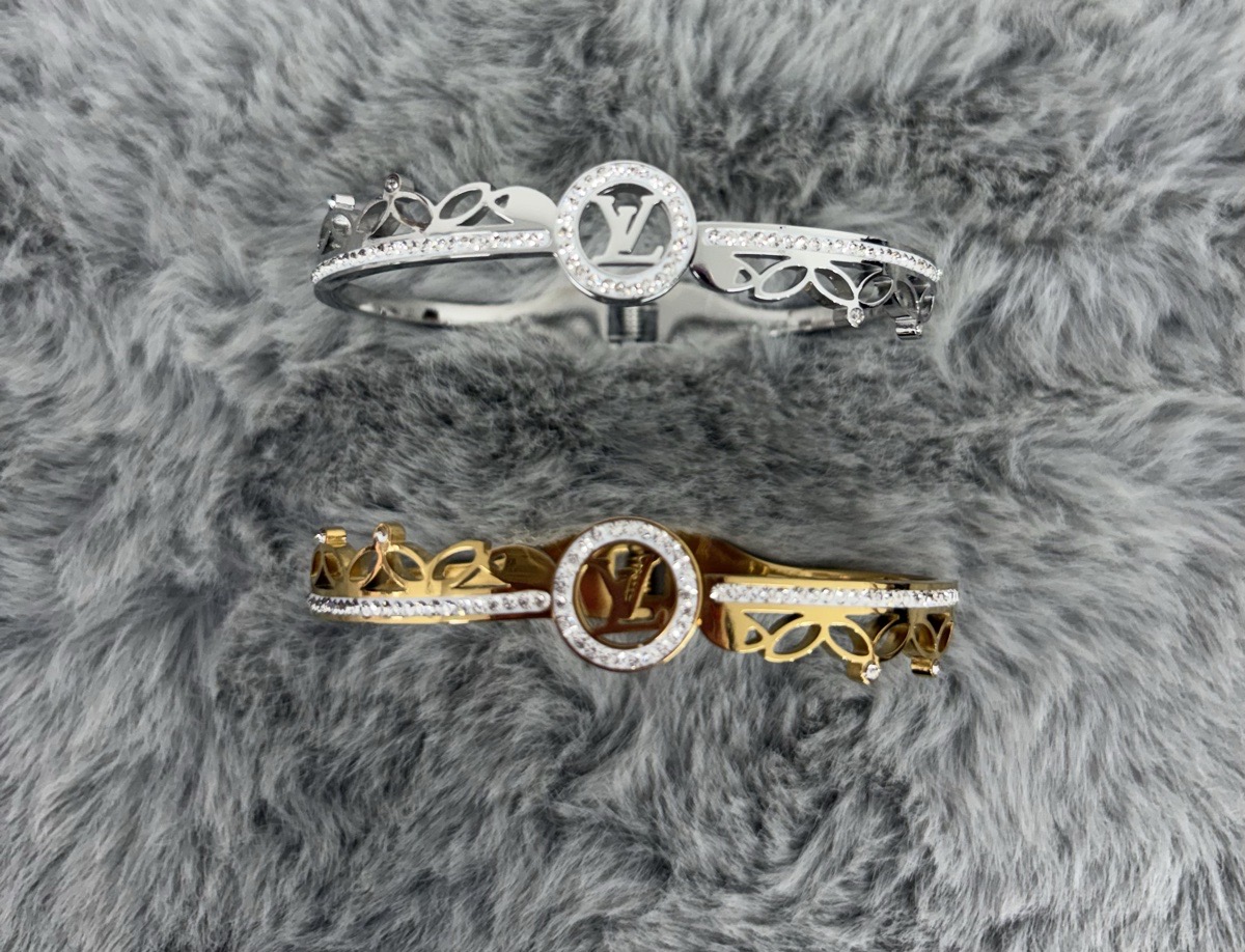 PULSERA LV