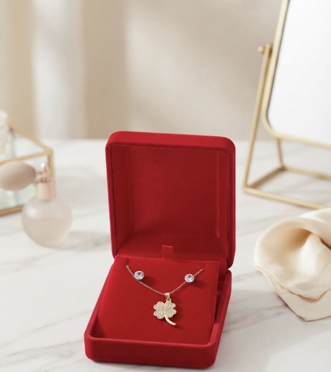 PACK DE PENDIENTES Y COLLAR TREBOL